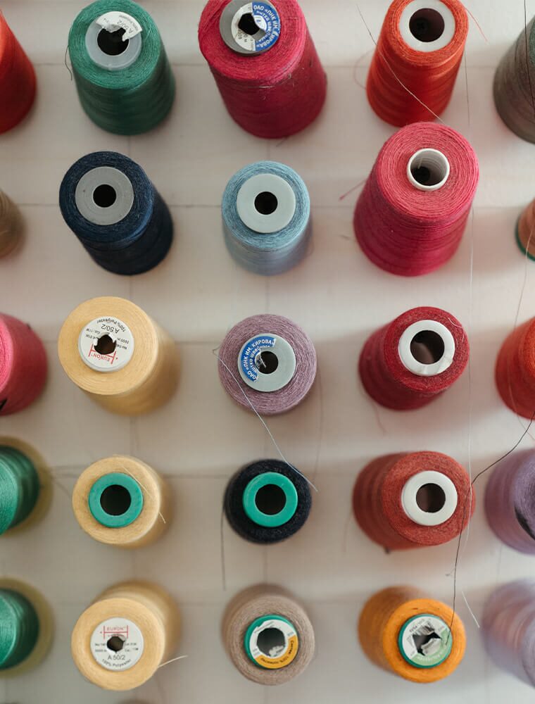 Bunte Overlock-Garnkonen